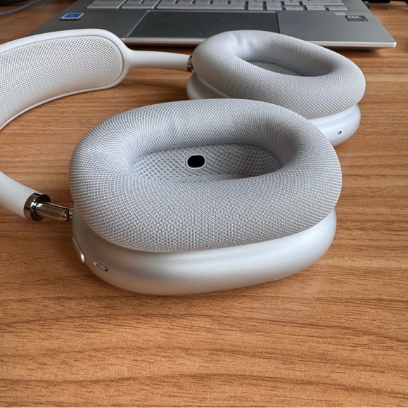 Apple AirPods Max White over ear headphones (2024 USB-C) - Silver - NEVER USED - Picture 8 of 8